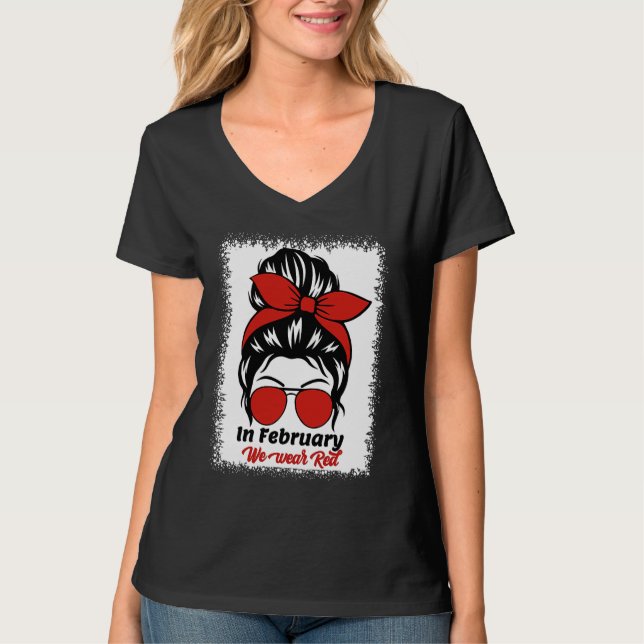 In February We Wear Red Messy Bun Heart Disease Aw T Shirt (Framsida)