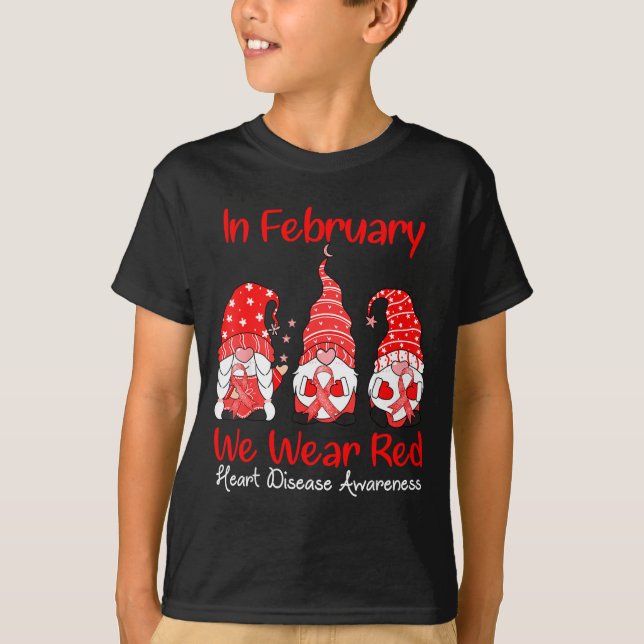 In February We Wear Red Three Gnomes Heart Disease T Shirt (Framsida)