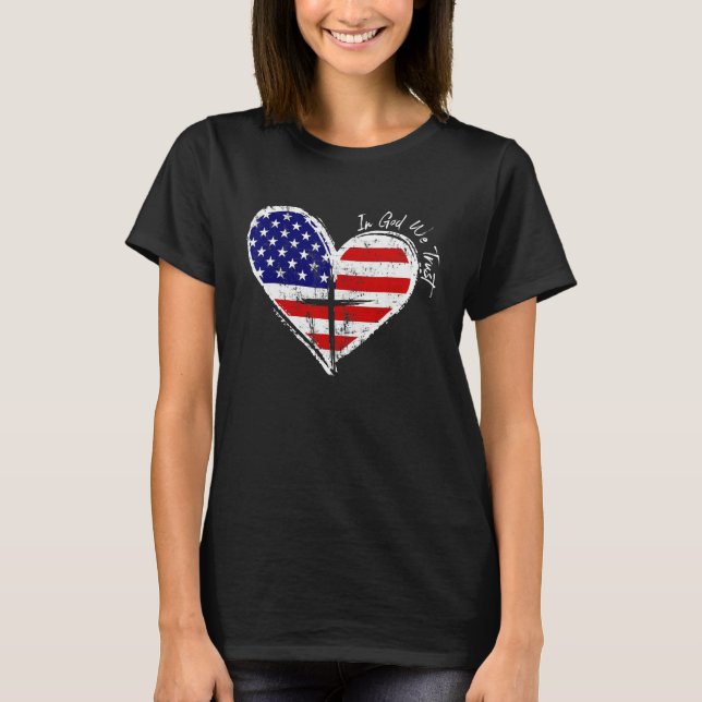In God We Trust Faith Heart 4th July Independence  T Shirt (Framsida)