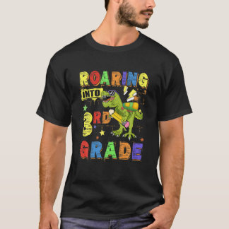 In i 3RD Klass Dinosaur-ryggsäck tillbaka till S T Shirt