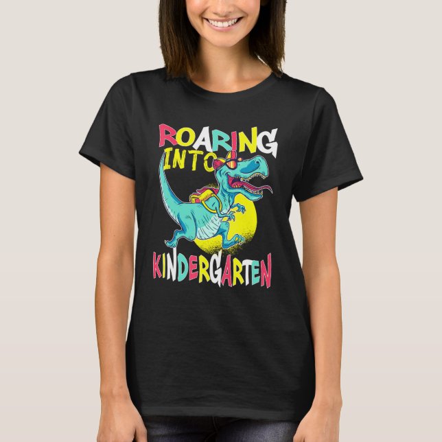 In i Kindergarten T Rex Dinosaur tillbaka till S T Shirt (Framsida)