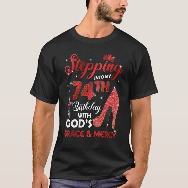 In i min 74:e födelsedag med GODS Grace & M T Shirt (Framsida)