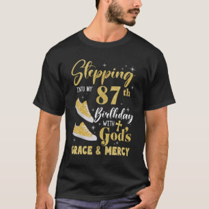 In i min 87:e födelsedag med gudars Grace och T Shirt