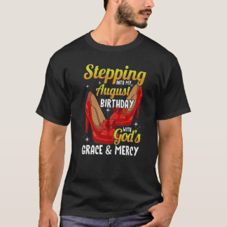 In i min August Birthday med Guds Grace T Shirt