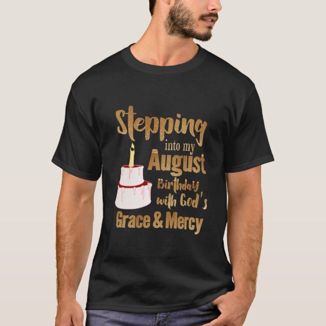 In i min August Birthday med Guds Grace T Shirt (Framsida)