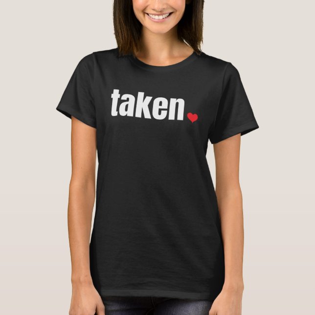 IN LOVE AND TAKEN   Valentine s Day T Shirt (Framsida)