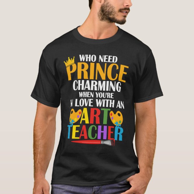 In Love With An Teacher Artist Education T Shirt (Framsida)
