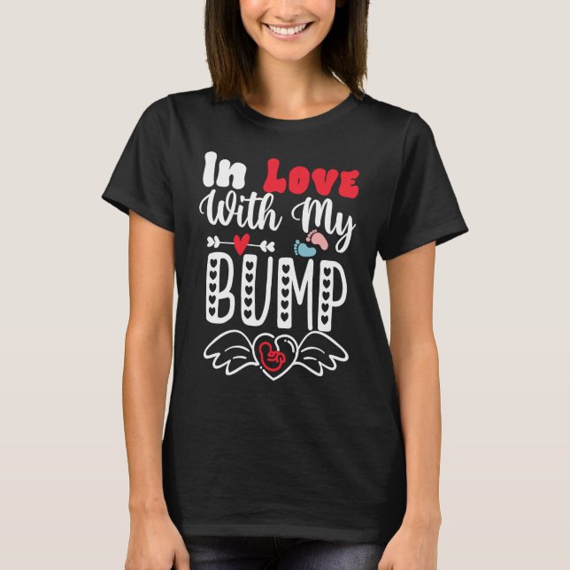 In Love With My Bump  Baby Shower Valentine's Day T Shirt (Framsida)