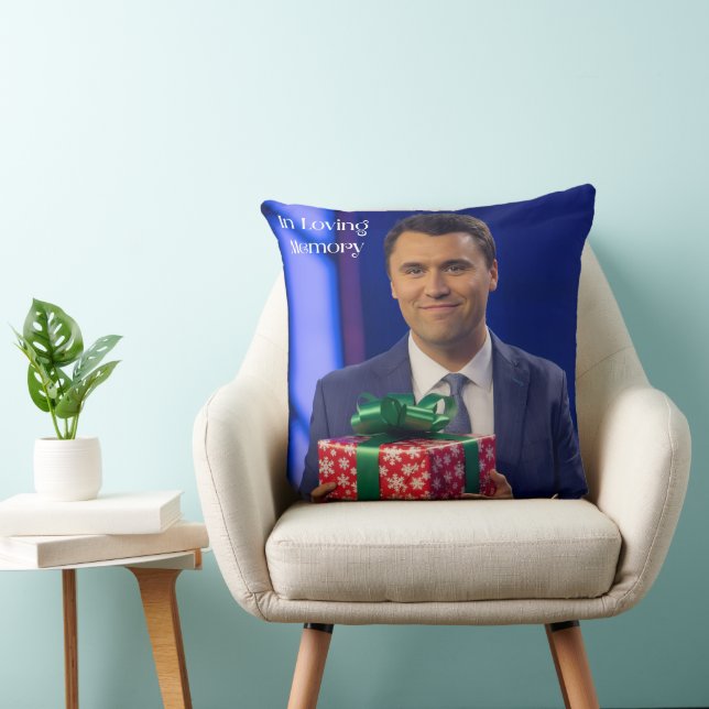 In Loving Memory: Charlie Kirk Christmas Pillow Kudde (Stol)