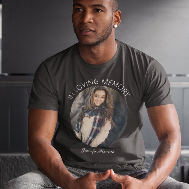In Loving Memory Oval Photo Memorial T-Shirt (Skapare uppladdad)