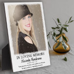 In Loving Memory Photo Memorial<br><div class="desc">Skapa din egen minnesplack, mallen har redan skapats för dig så du behöver bara lägga till ditt favoritfoto och anpassa den här mallen.Mallen har ord "i kärleksfullt minne", deras namn, födelse och död data och ett vackert citat som lyder "din närvaro vi saknar, dina minnesmärken som vi uppskattar, älskar dig...</div>