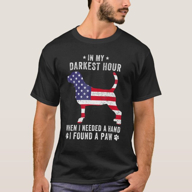 In My Darkest Hour I Found A Paw  Beagle Owner T Shirt (Framsida)