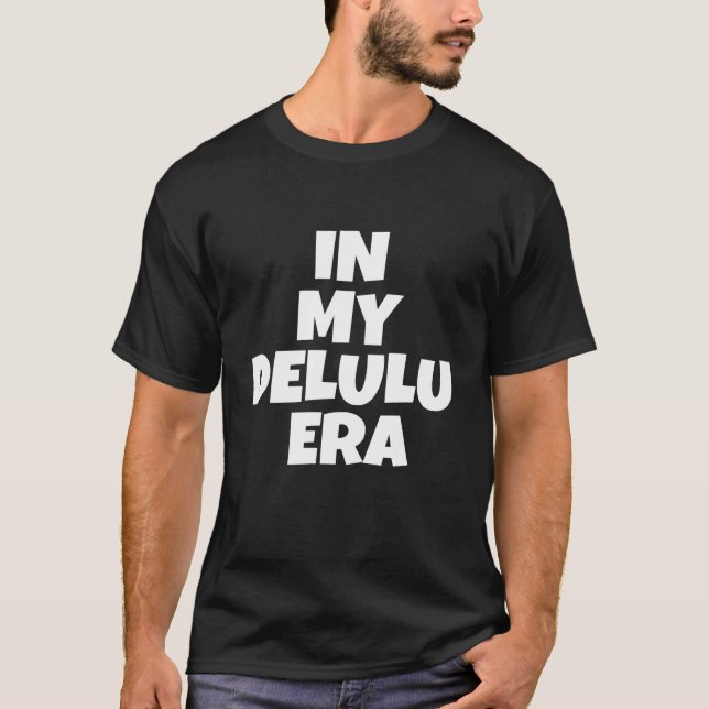In my delulu era  t shirt (Framsida)