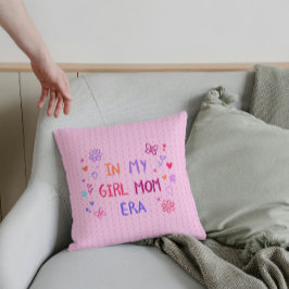 in my girl mom era CRAYON baby pink Kudde