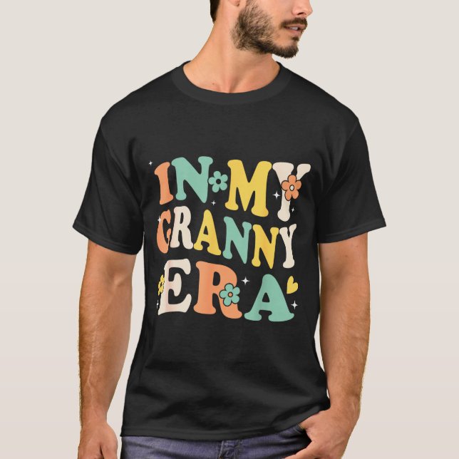 In My Granny Era Funny Sarcastic Groovy Retro Moth T Shirt (Framsida)