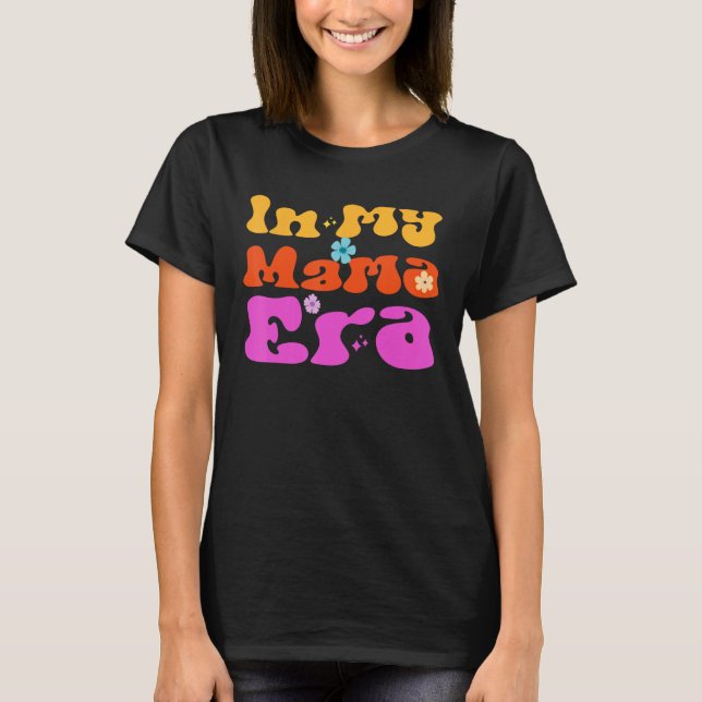 In My Mama Era Retro Groovy Wavy T Shirt (Framsida)