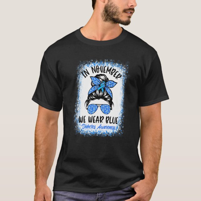 In November We Wear Blue Messy Bun Diabetes Awaren T Shirt (Framsida)