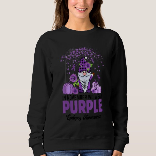 In November We Wear Purple Gnome Epilepsy Awarenes T Shirt (Framsida)