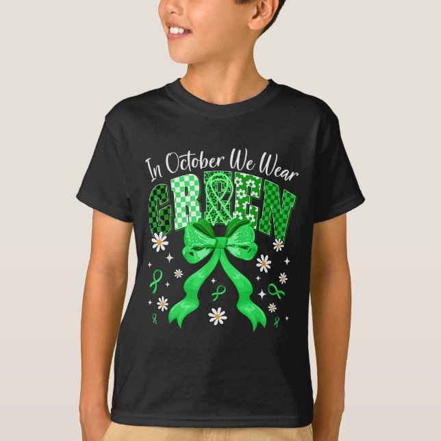 In October We Wear Green For Dwarfism Awareness Gi T Shirt (Framsida)