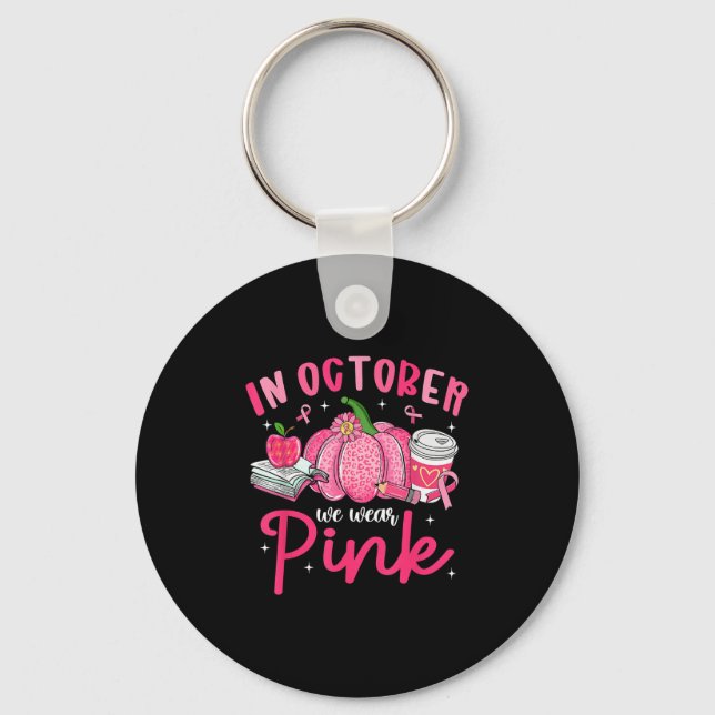 In October We Wear Nk Breast Cancer Awareness Teac Nyckelring (Framsida)