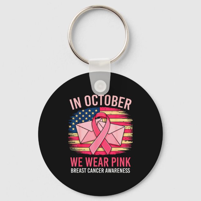 In October We Wear Nk Stal Worker Us Flag Breast C Nyckelring (Framsida)