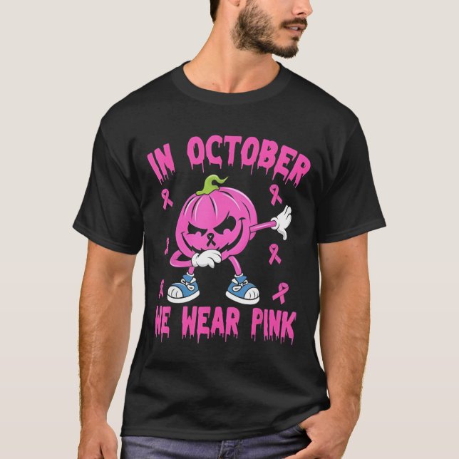 In October We Wear Pink Breast Cancer Pumpkin Hall T Shirt (Framsida)