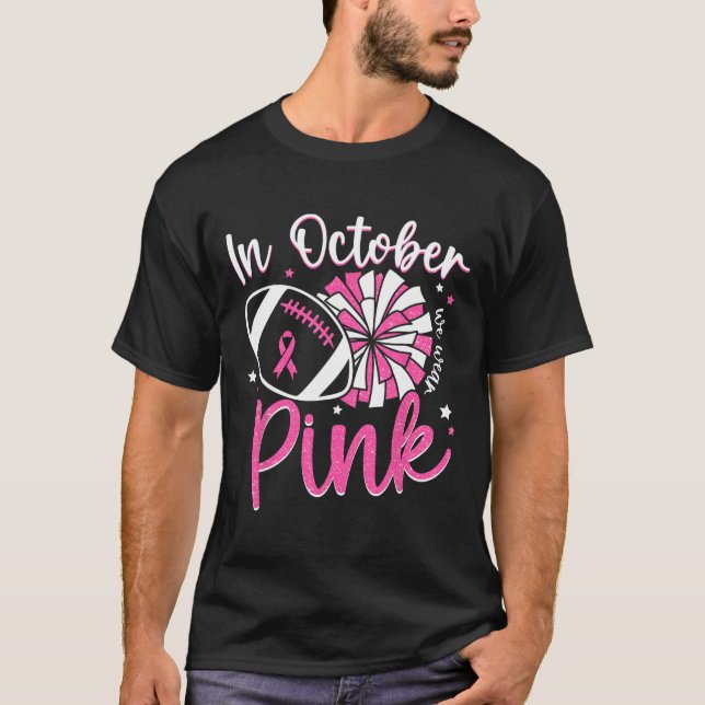 In October We Wear Pink Cheerleading Football Brea T Shirt (Framsida)