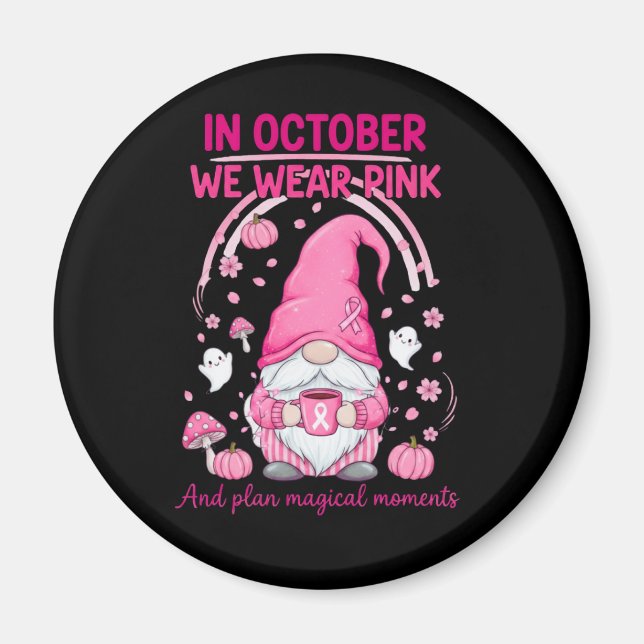 In October We Wear Pink – Emotional Support Gnome  Magnet (Framsidan)
