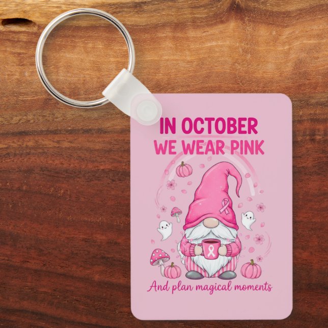 In October We Wear Pink – Emotional Support Gnome  Nyckelring (Framsida)