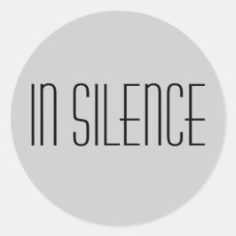 In Silence Sticker - Grått Modern Runt Klistermärke