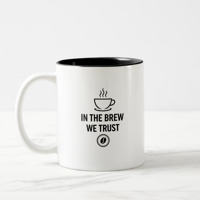 In The Brew We Trust Två-Tonad Mugg (Vänster)