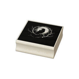 In the Darkness of the Night” – The Moon’s Silent Stämpel