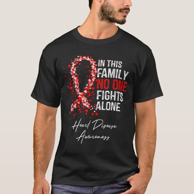 In This Family Fights Alone Heart Disease Awarenes T Shirt (Framsida)