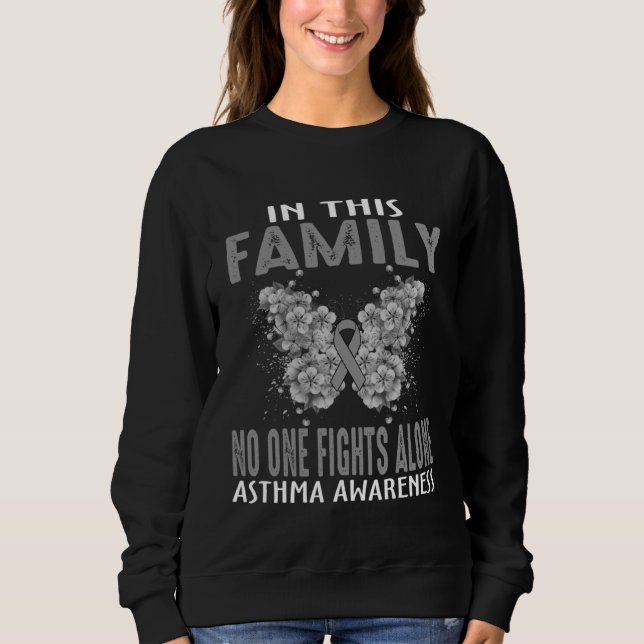 In This Family No One Fight Alone Asthma Awareness T Shirt (Framsida)