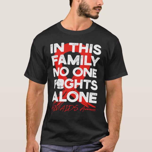 In This Family No One Fight Alone HIVAIDS Warrior  T Shirt (Framsida)