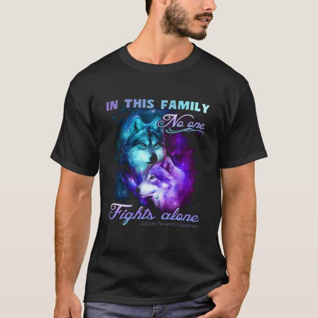 In This Family No One Fights Alone T Shirt (Framsida)