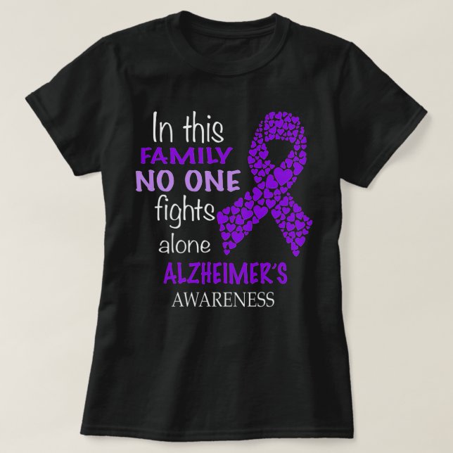 In This Family No One Fights Alzheimer'S Alone T Shirt (Design framsida)