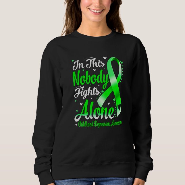 In This Family Nobody Fight Alone Childhood Depres T Shirt (Framsida)