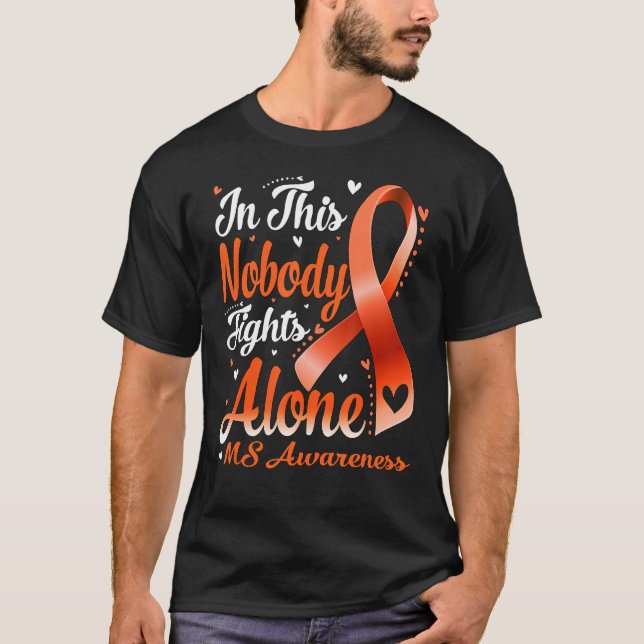In This Family Nobody Fight Alone MS Awareness T Shirt (Framsida)
