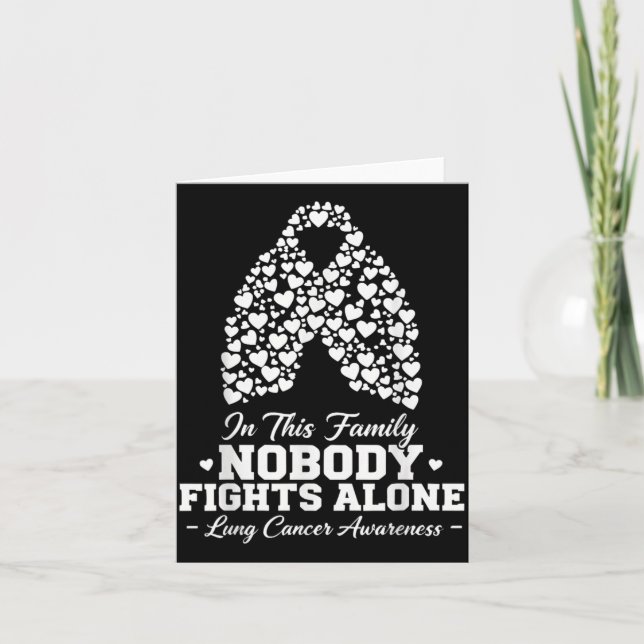 In This Family Nobody Fights Alone Lung Cancer Shi Kort (Framsida)