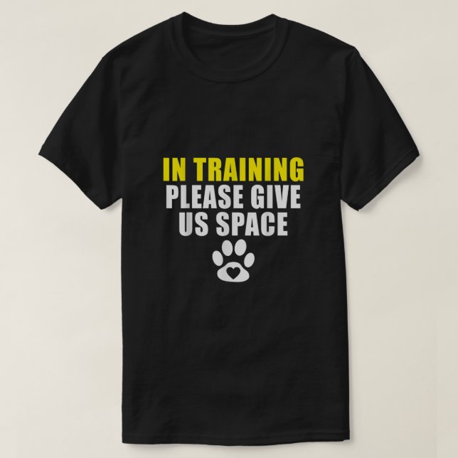 In Training, fortbildning, Ge US Space Hund Hund T Shirt (Design framsida)