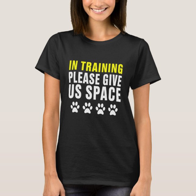 In Training, fortbildning, Ge US Space Hund Hund T Shirt (Framsida)