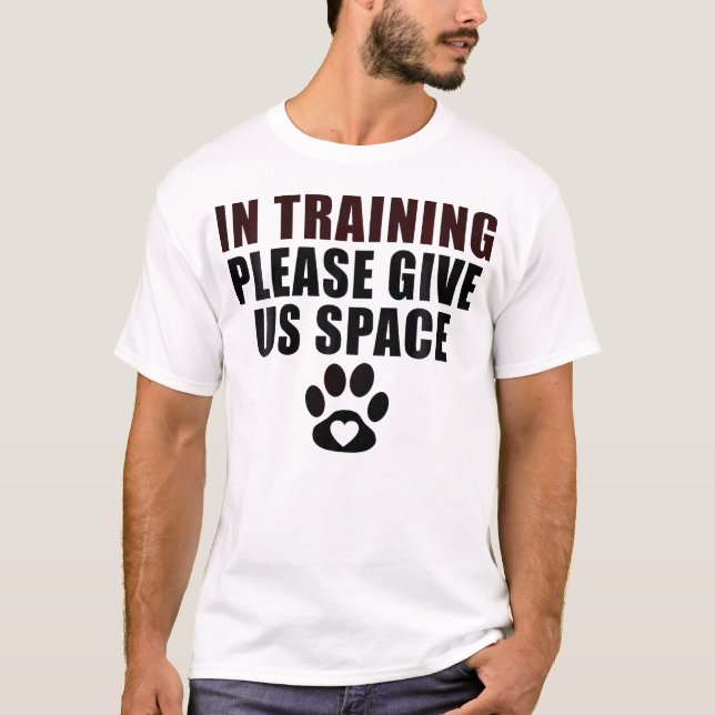 In Training, fortbildning, Ge US Space Hund Hund T Shirt (Framsida)