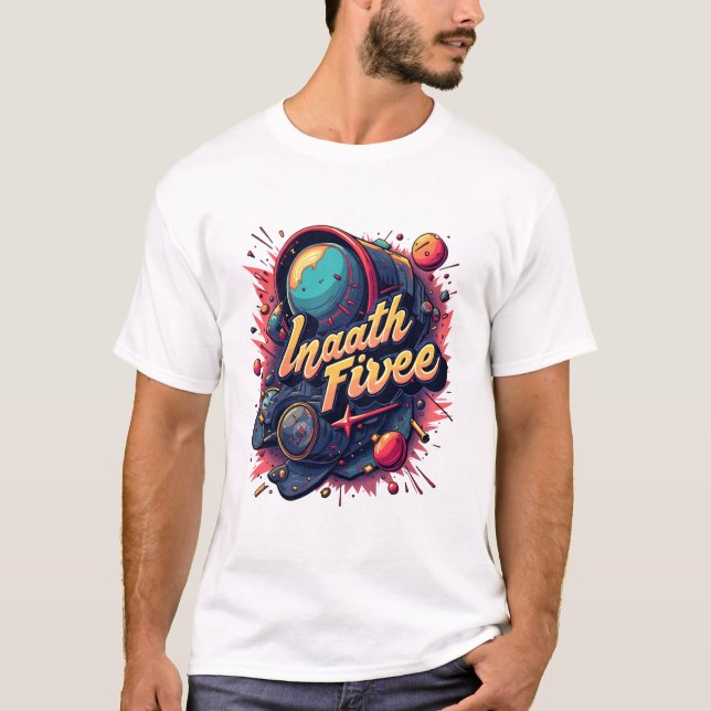 Inaath Fivee - Futuristiska Space & Planets Art T Shirt (Framsida)