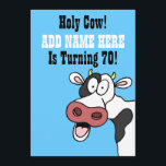 Inbjudan för tecknad för helig födelsedag för ko<br><div class="desc">Inbjudan för tecknad för helig födelsedag för ko 70th rolig. Denna uppsluppna inbjudan presenterar en förvånad tecknadko. Underbar för någon roligt,  70th milstolpefödelsedagsfest. Underbar för sjuttio för älskare för en bonde eller djurroterande.</div>