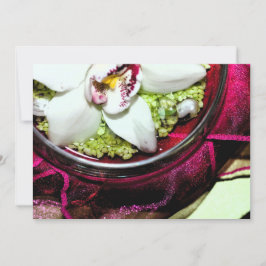 Inbjudan med blomsterarrangemang på omslaget