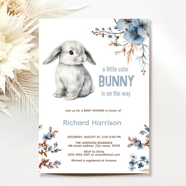 Inbjudan om liten babydusch i Rustic-skogen (Cute Bunny Baby Shower Invitation Boy | Blue Floral Spring Rabbit Theme)