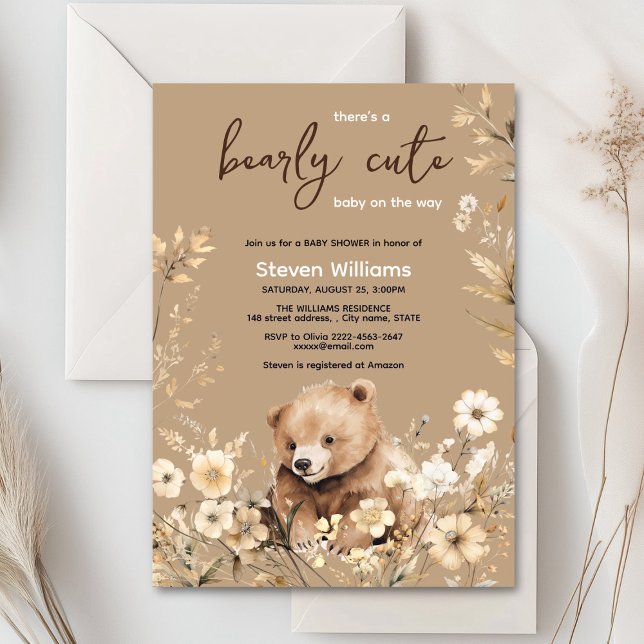 Inbjudan till babydusch för den röda björnskorgen (Cute watercolor forest bear with rustic beige flowers baby shower invitation)