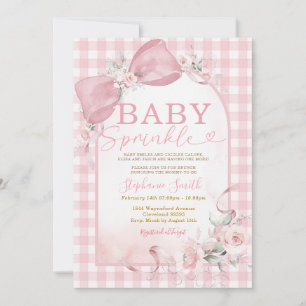 Inbjudan till babyfest med rosa gingham-båge och b