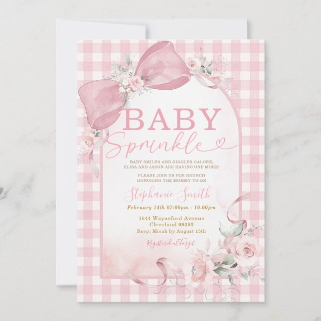 Inbjudan till babyfest med rosa gingham-båge och b (Framsida)